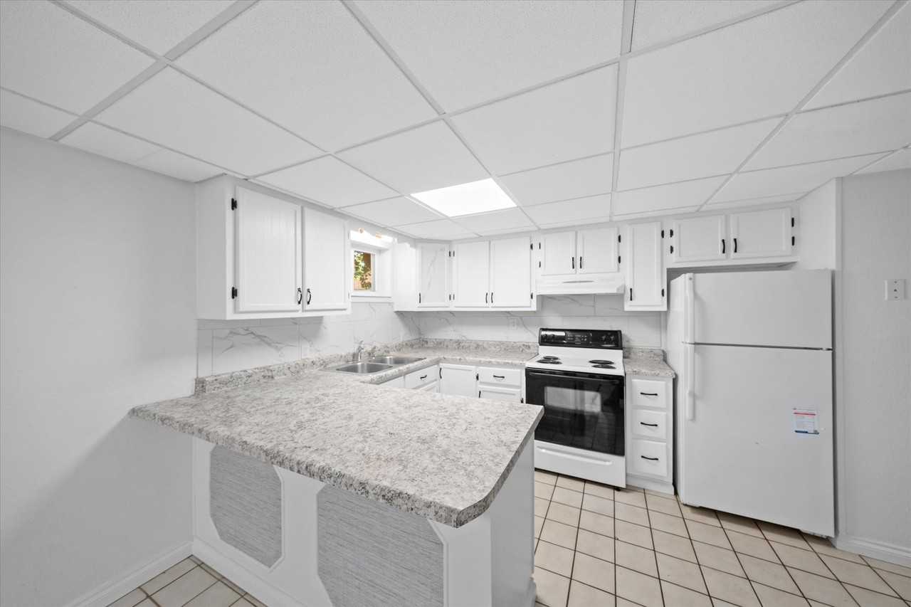 605 Walnut St #F - Photo 2 of 8