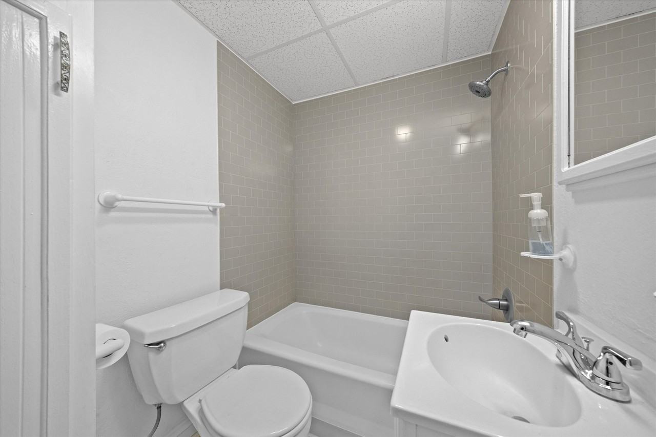 605 Walnut St #F - Photo 4 of 8