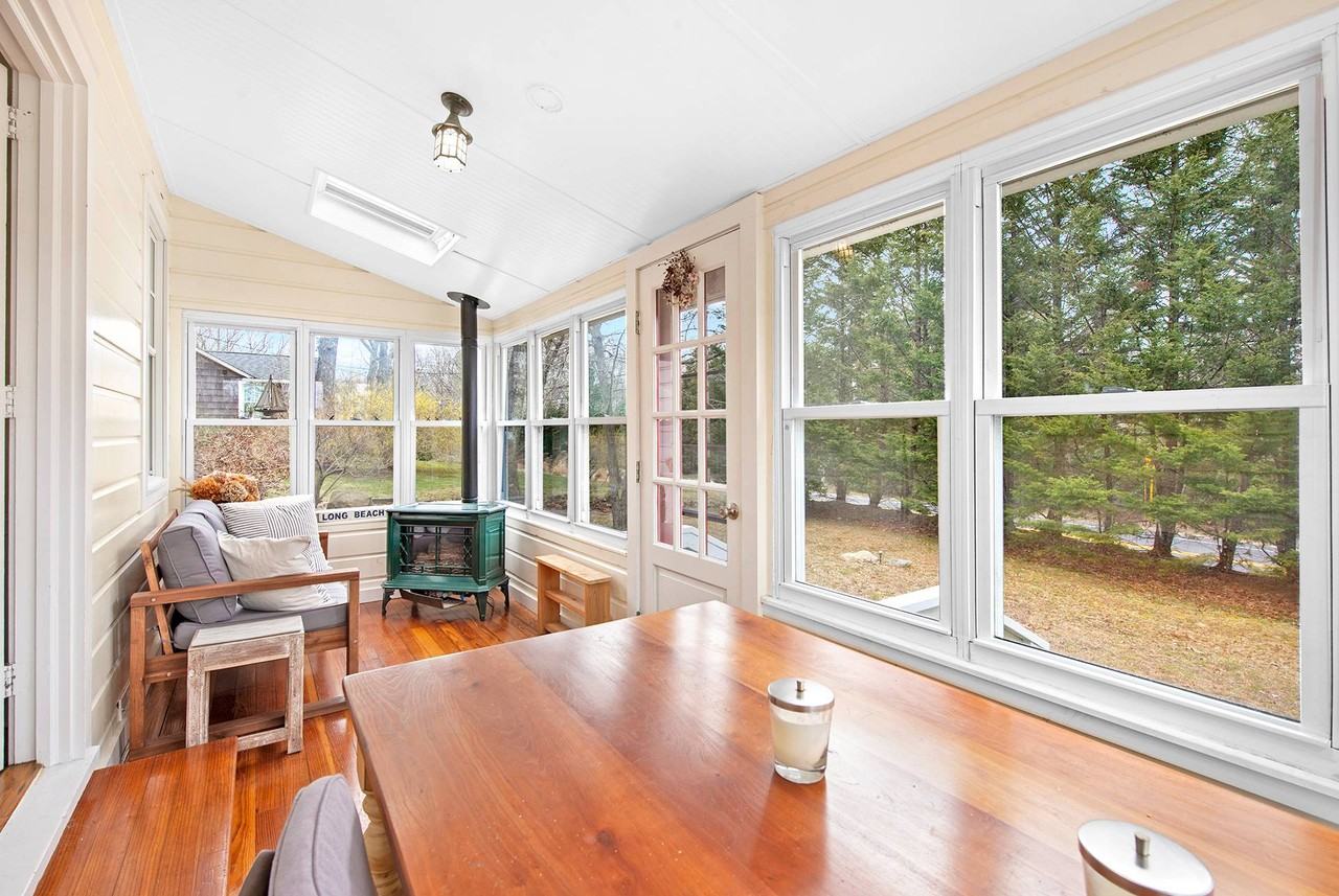 3580 Noyack Rd - Photo 2 of 17