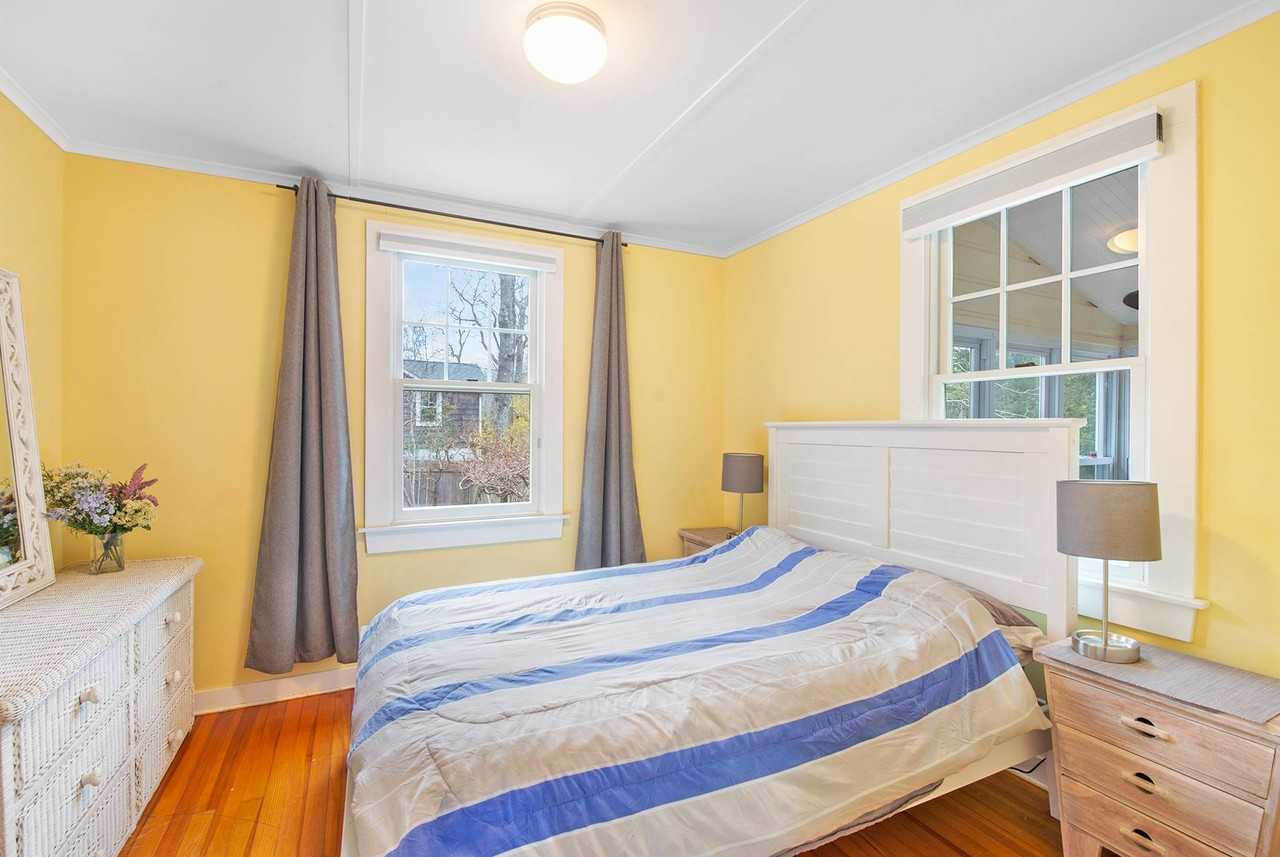 3580 Noyack Rd - Photo 3 of 17
