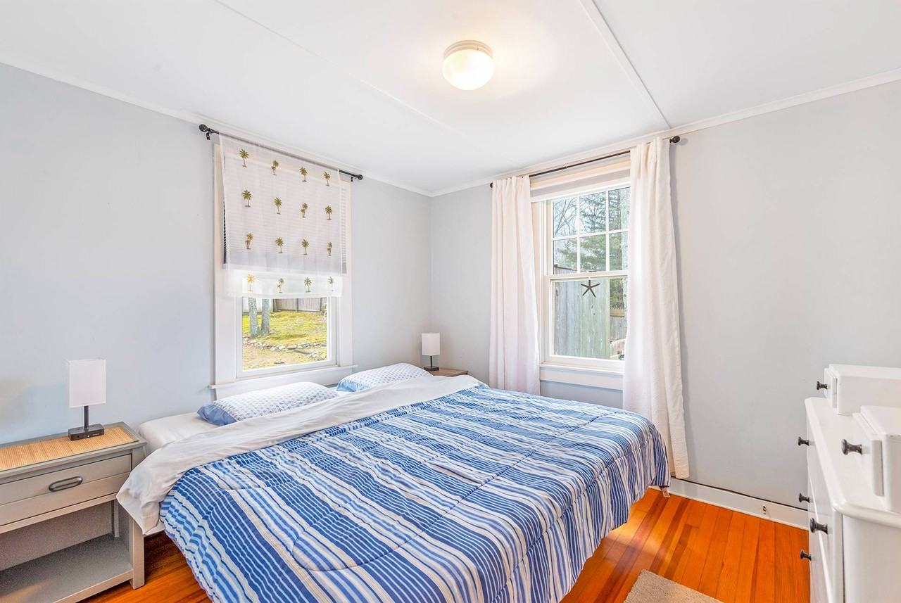 3580 Noyack Rd - Photo 4 of 17