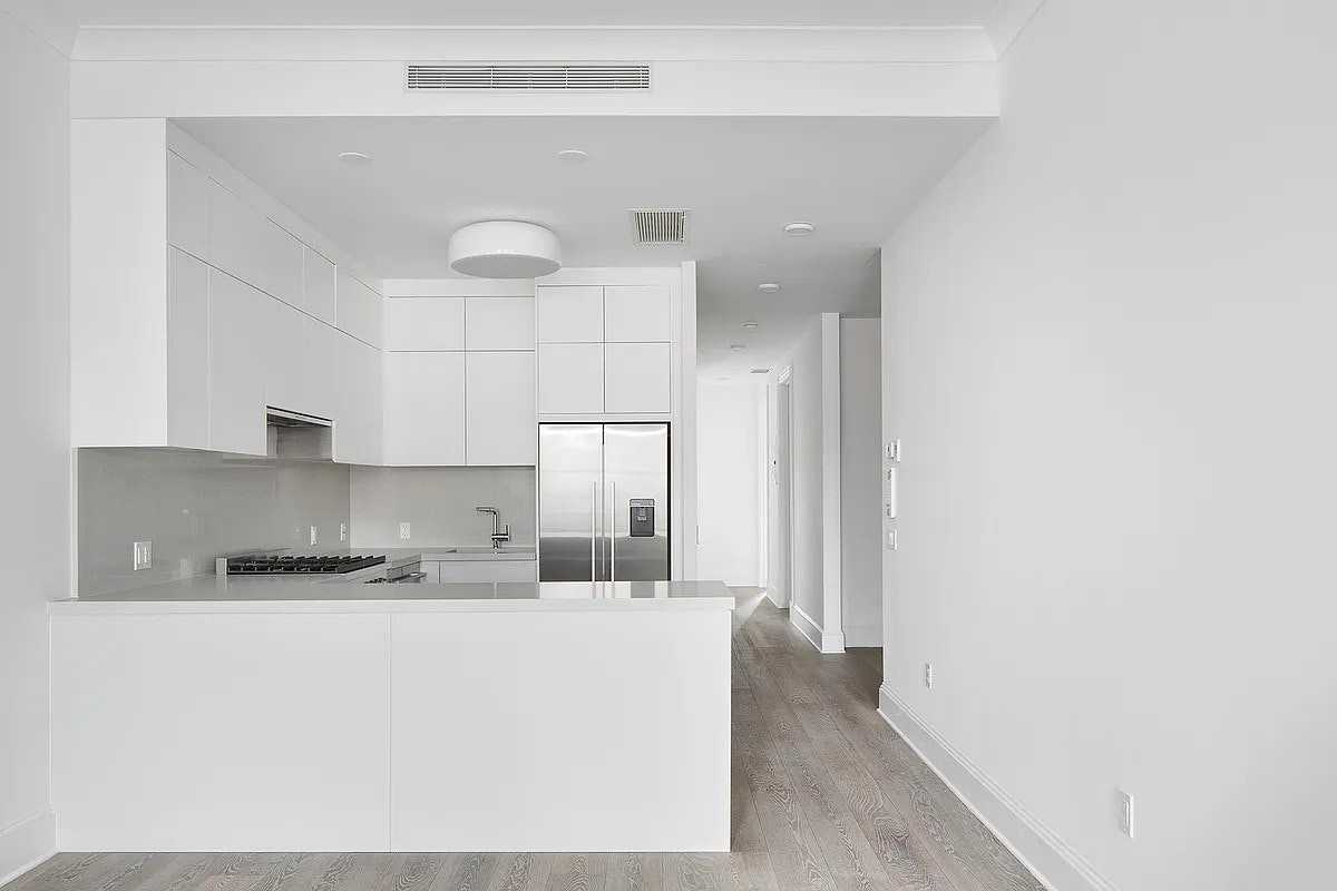 567 10th St #3 - Photo 2 of 9