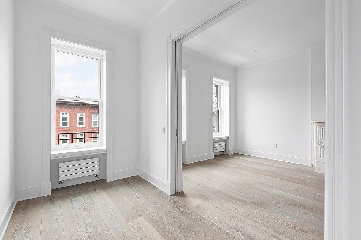 567 10th St #3 - Photo 3 of 9
