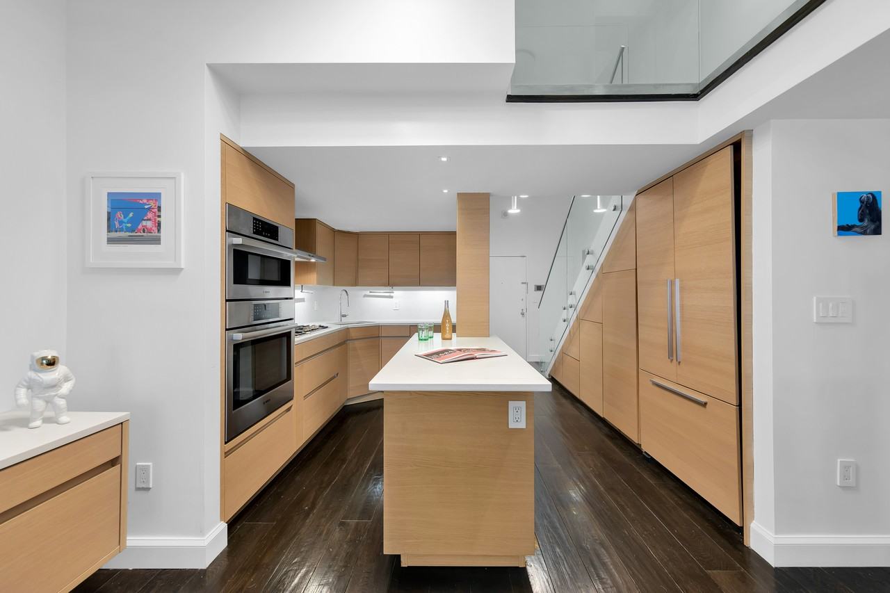 135 W 70th St #4D - Photo 3 of 8