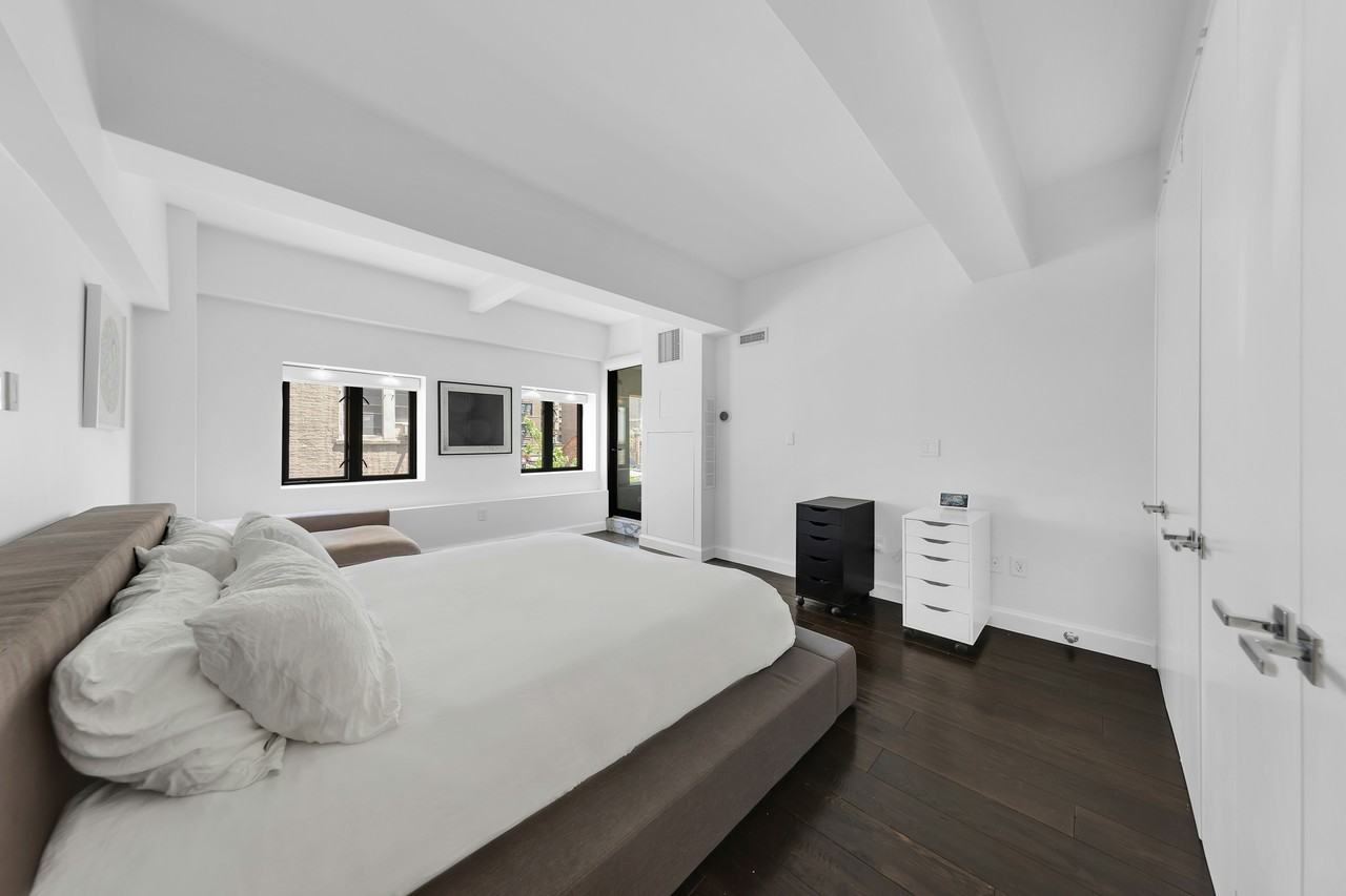 135 W 70th St #4D - Photo 5 of 8