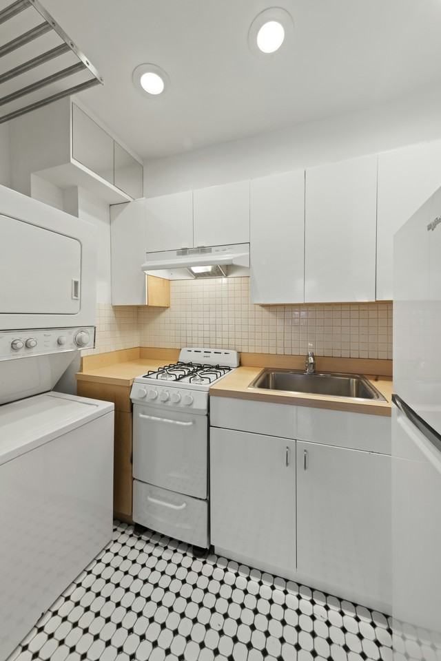 39 Charles St #6 - Photo 3 of 10