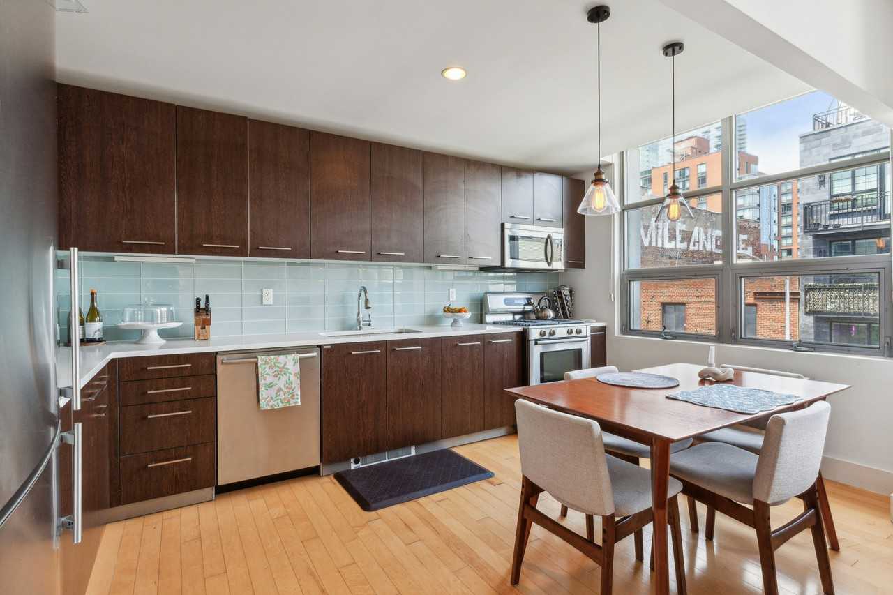 5TH ST/VERNON BLVD #3B - Photo 3 of 15