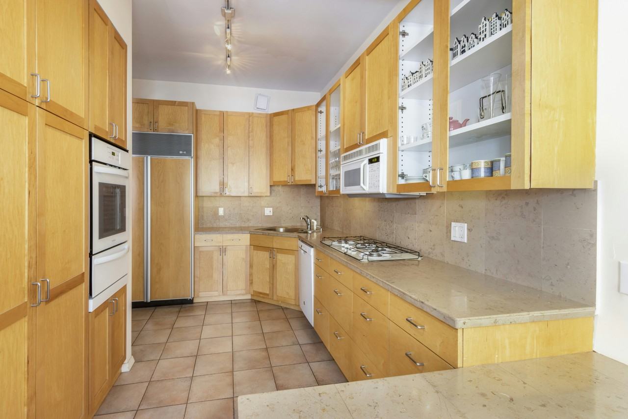 456 W 49th St #2 - Photo 3 of 9