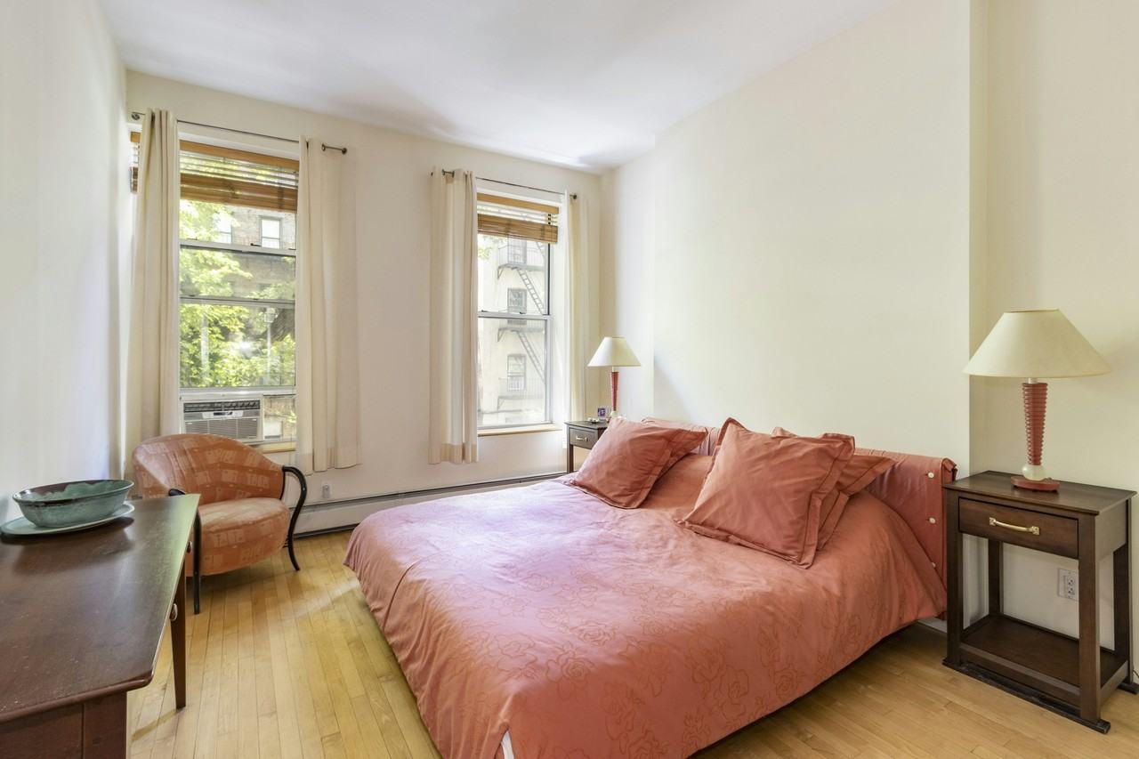 456 W 49th St #2 - Photo 4 of 9
