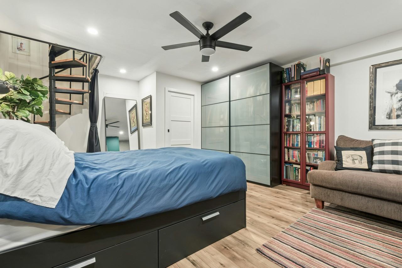 453 W 43rd St #A - Photo 5 of 8