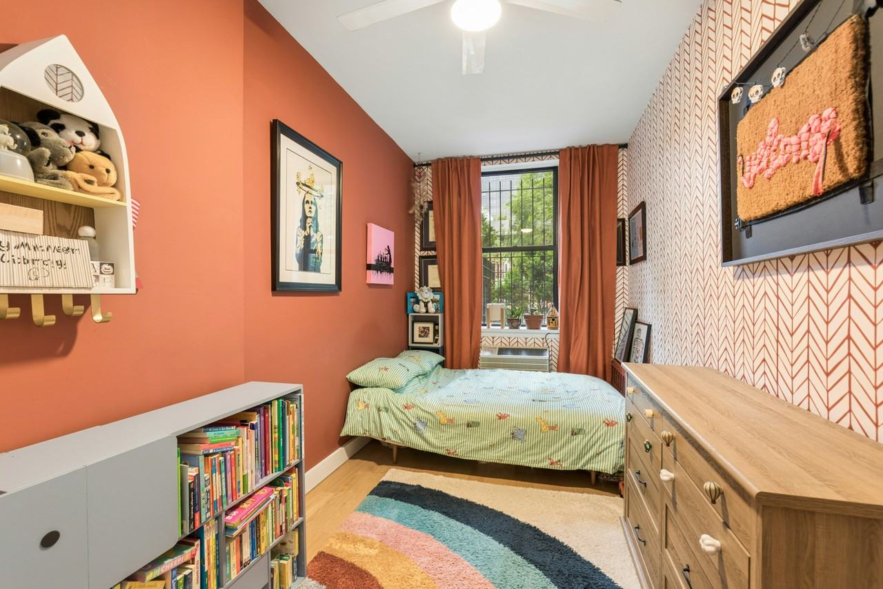 453 W 43rd St #A - Photo 6 of 8