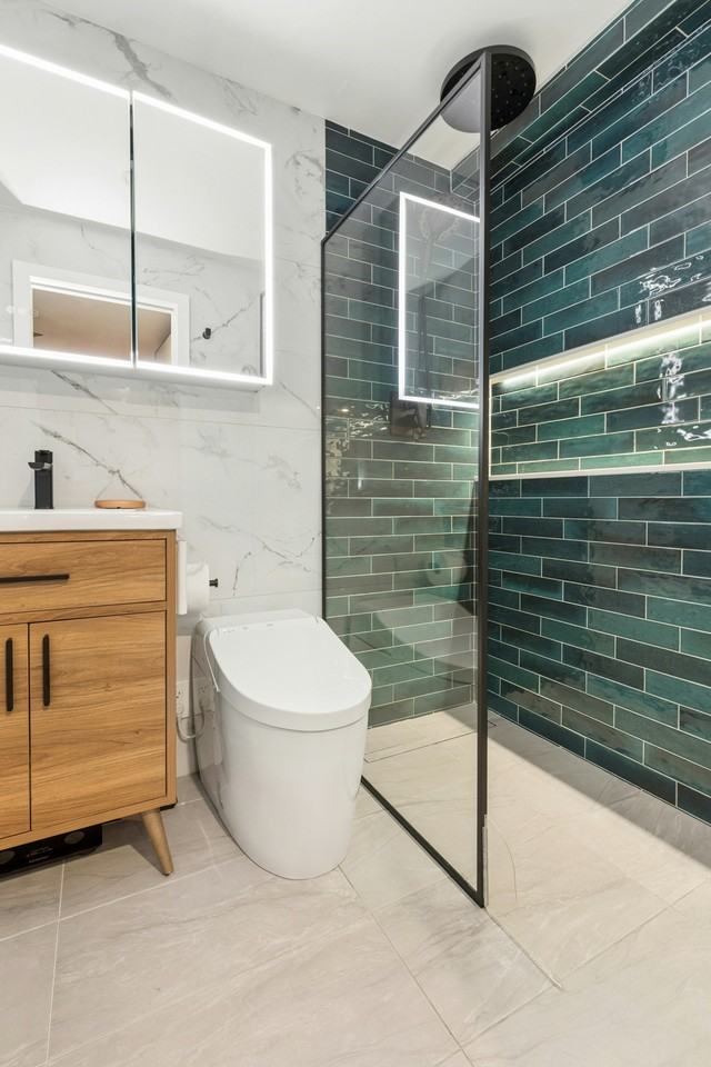 453 W 43rd St #A - Photo 7 of 8
