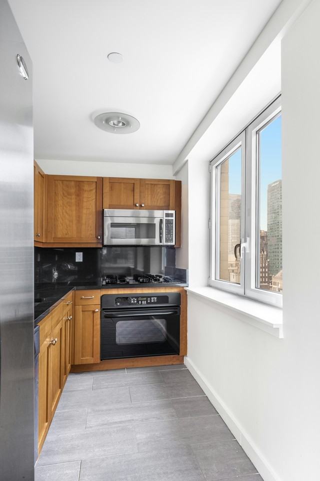 425 5th Ave #31A - Photo 6 of 17