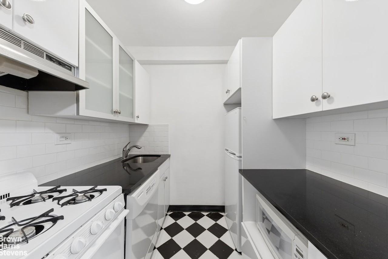411 E 53rd St #14M - Photo 4 of 9