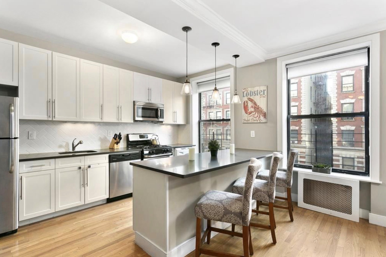 417 Manhattan Ave #B7 - Photo 2 of 9