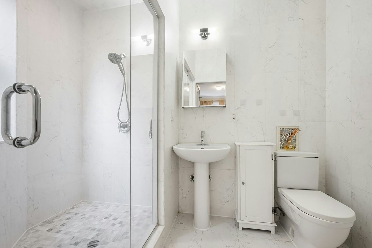 417 Manhattan Ave #B7 - Photo 6 of 9