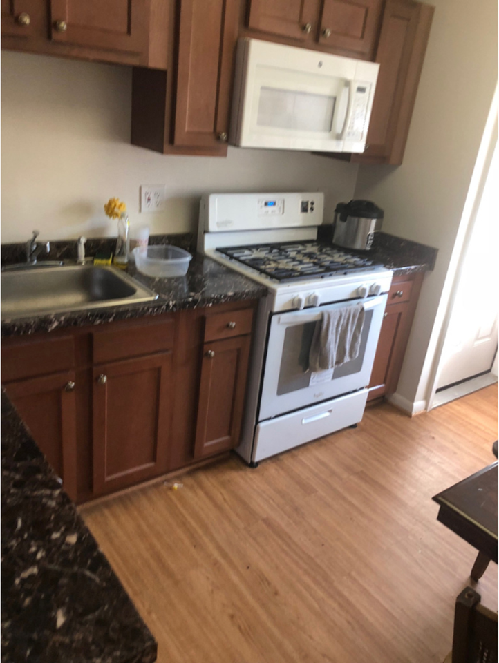 9083 Meadow Heights Rd - Photo 5 of 48