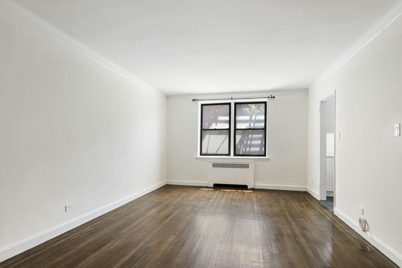 245 E 37th St #3G - Photo 2 of 15