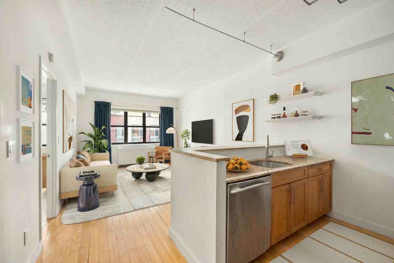 516 W 47th St #N7E - Photo 4 of 8