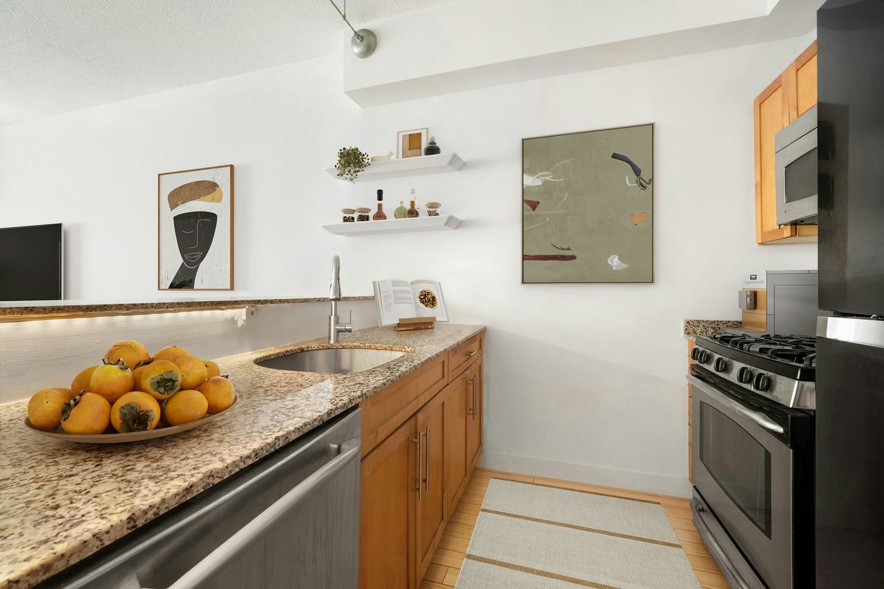 516 W 47th St #N7E - Photo 5 of 8