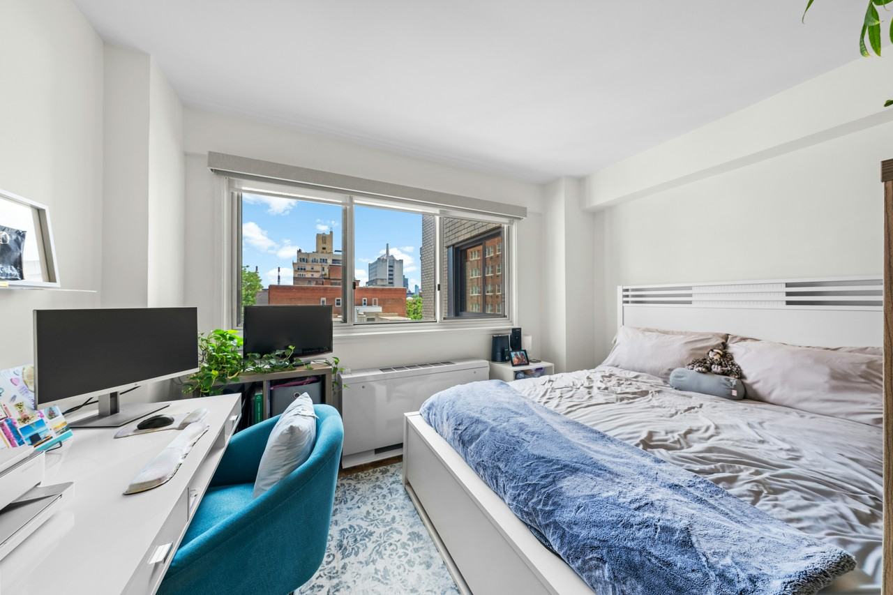 401 E 65th St #7I - Photo 5 of 12