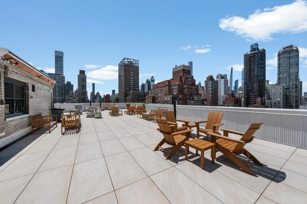 401 E 65th St #7I - Photo 7 of 12