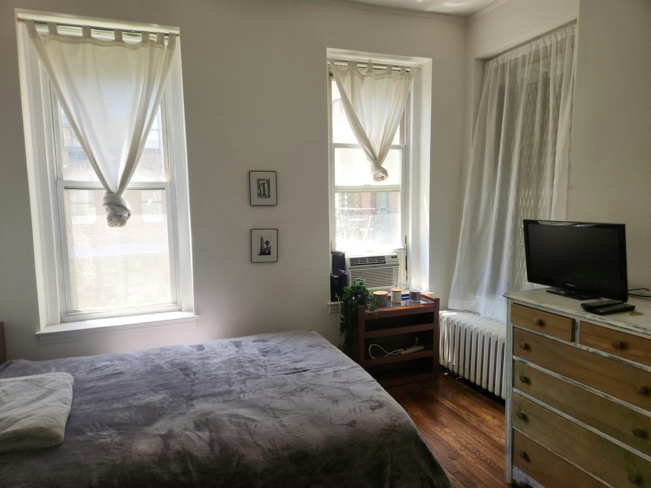 212 E 13th St #2C - Photo 2 of 6