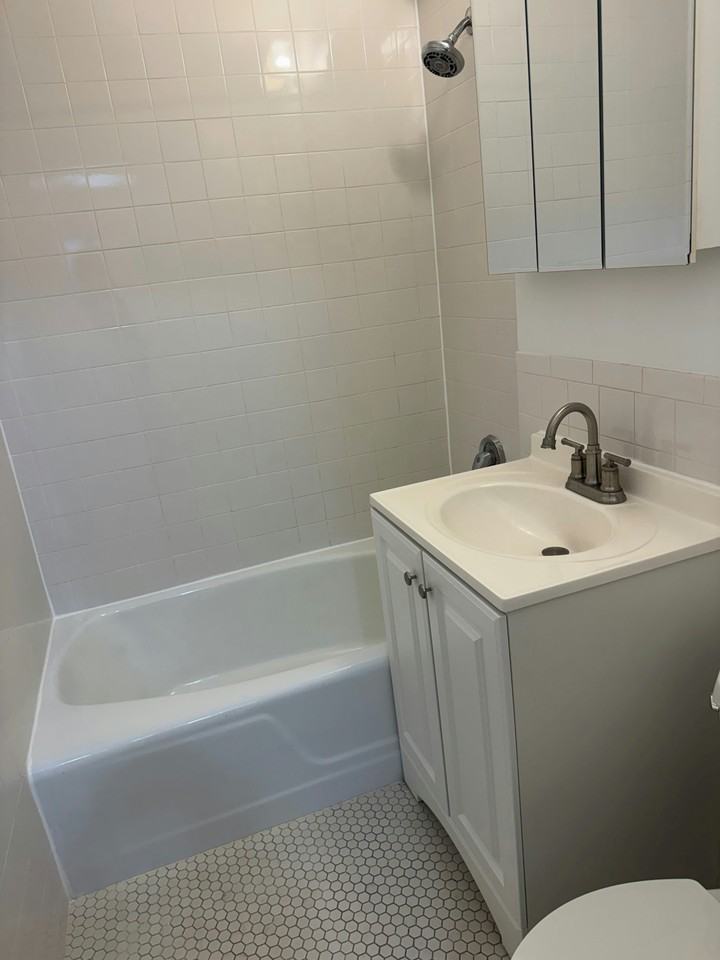 201 E 83rd St #4A - Photo 4 of 4