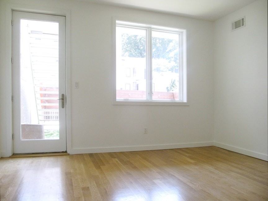 340A 22nd St #1 - Photo 7 of 13