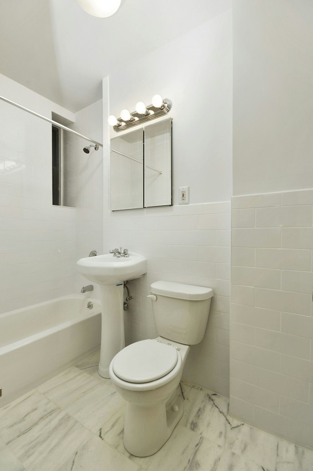 330 W 85th St #2G - Photo 4 of 7