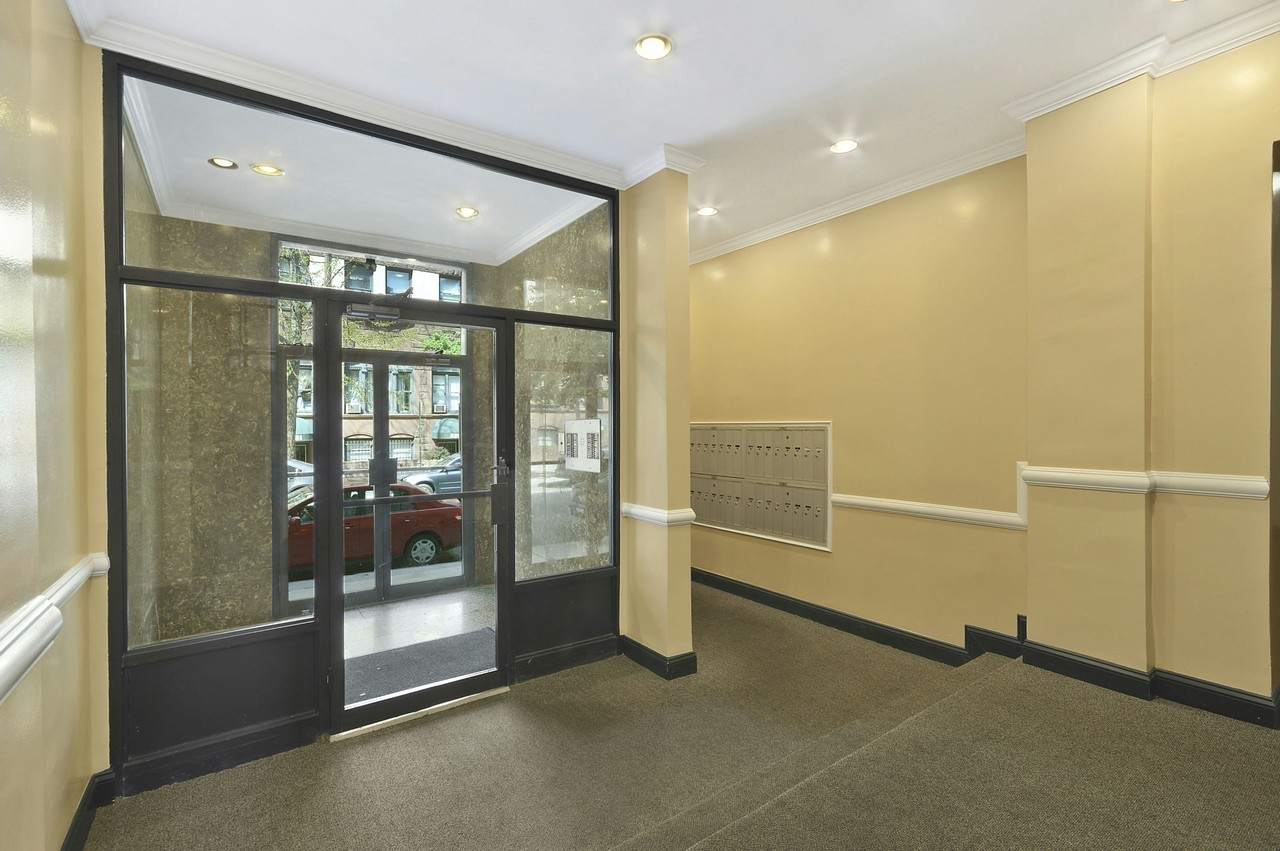 330 W 85th St #2G - Photo 6 of 7