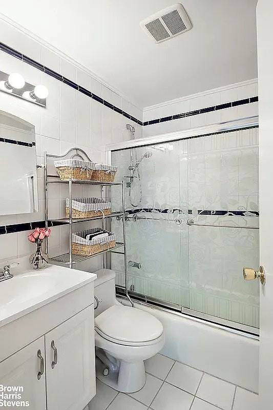 215 E 24th St #312 - Photo 5 of 10