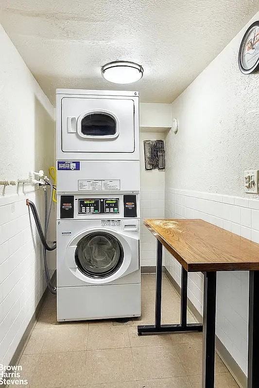 215 E 24th St #312 - Photo 6 of 10