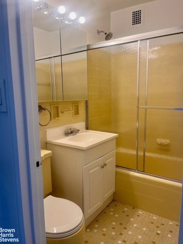 1170 Ocean Pkwy #5L - Photo 5 of 9