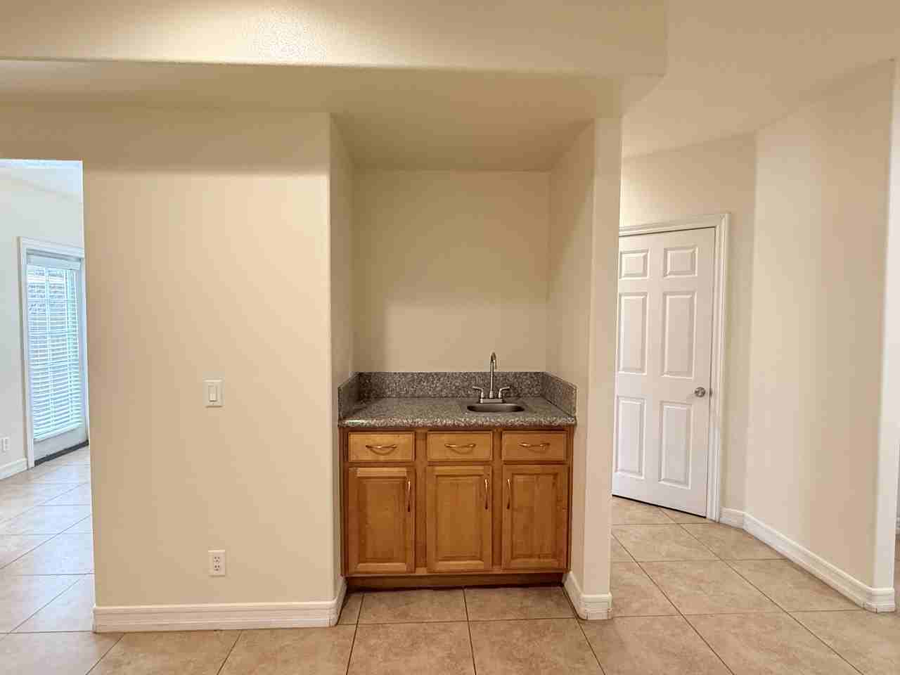 1334 S Grand Ave #1334 - Photo 2 of 19