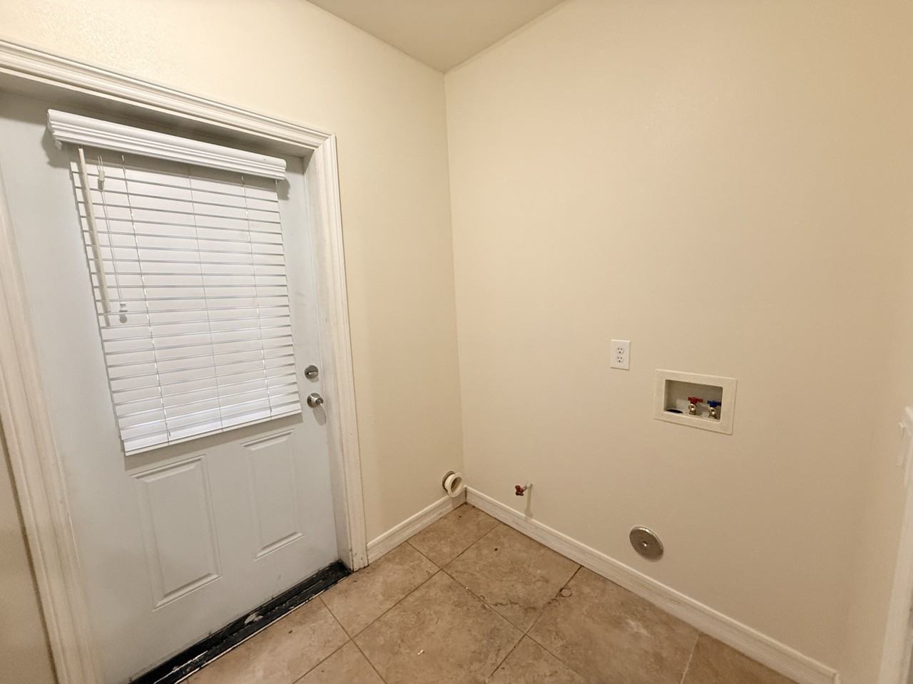 1334 S Grand Ave #1334 - Photo 3 of 19