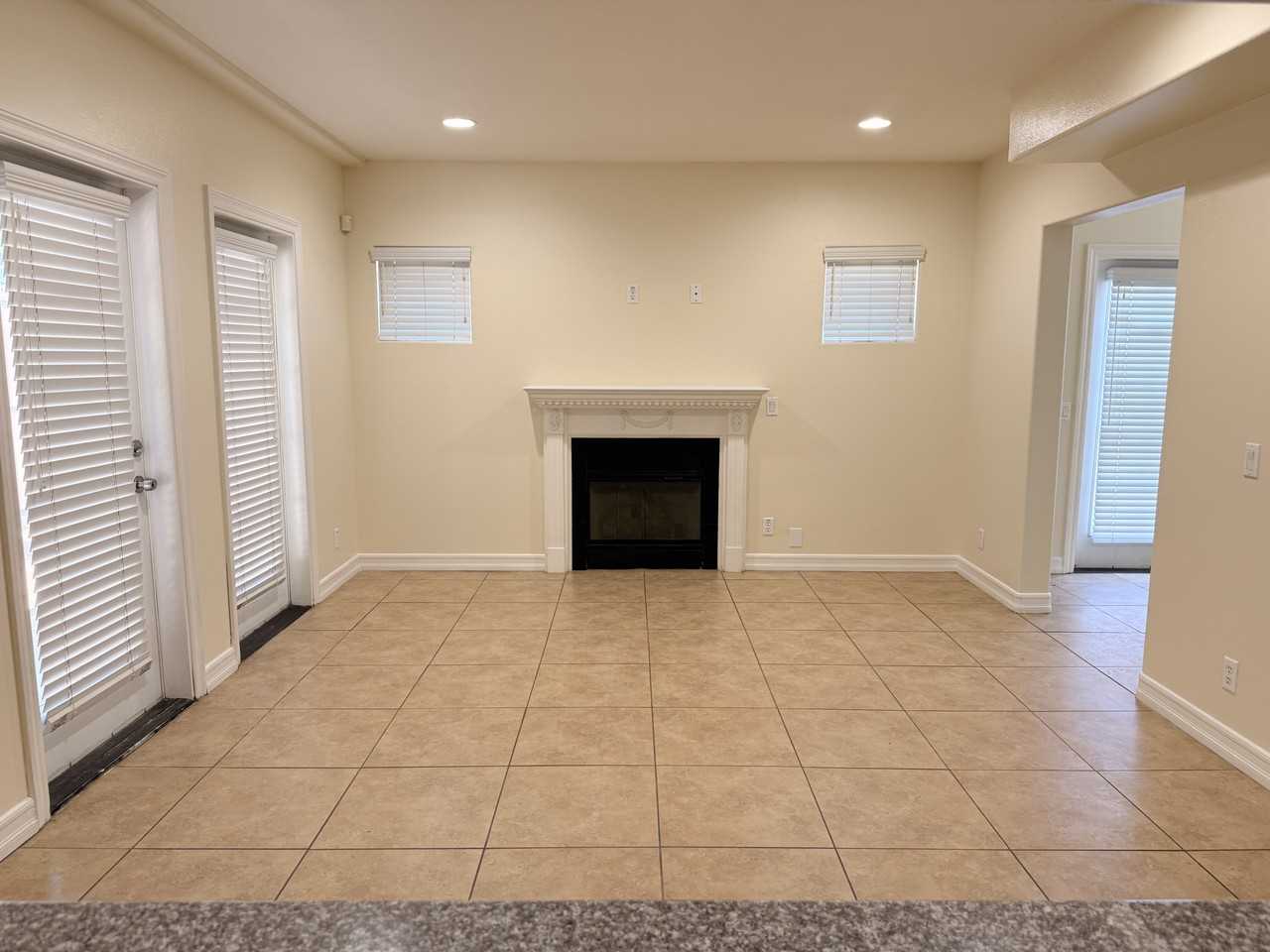 1334 S Grand Ave #1334 - Photo 5 of 19