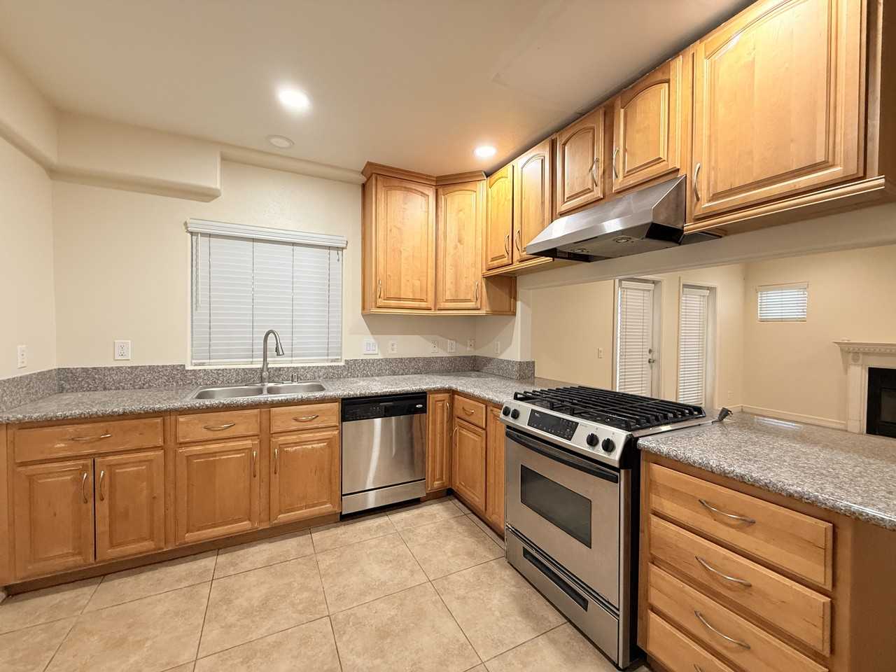 1334 S Grand Ave #1334 - Photo 6 of 19