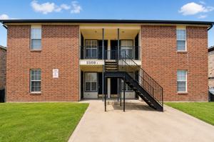 featured image of 3309 Toledo Dr #D