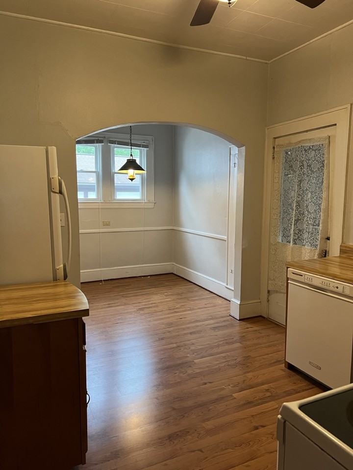 253 Riverview Dr #1 - Photo 4 of 12