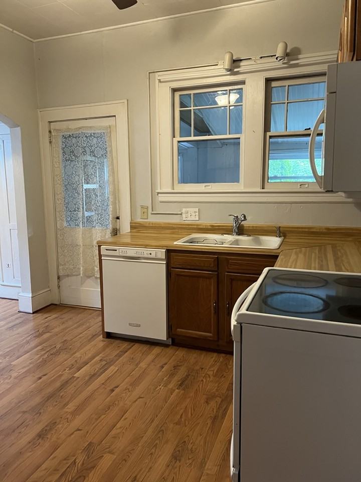 253 Riverview Dr #1 - Photo 6 of 12