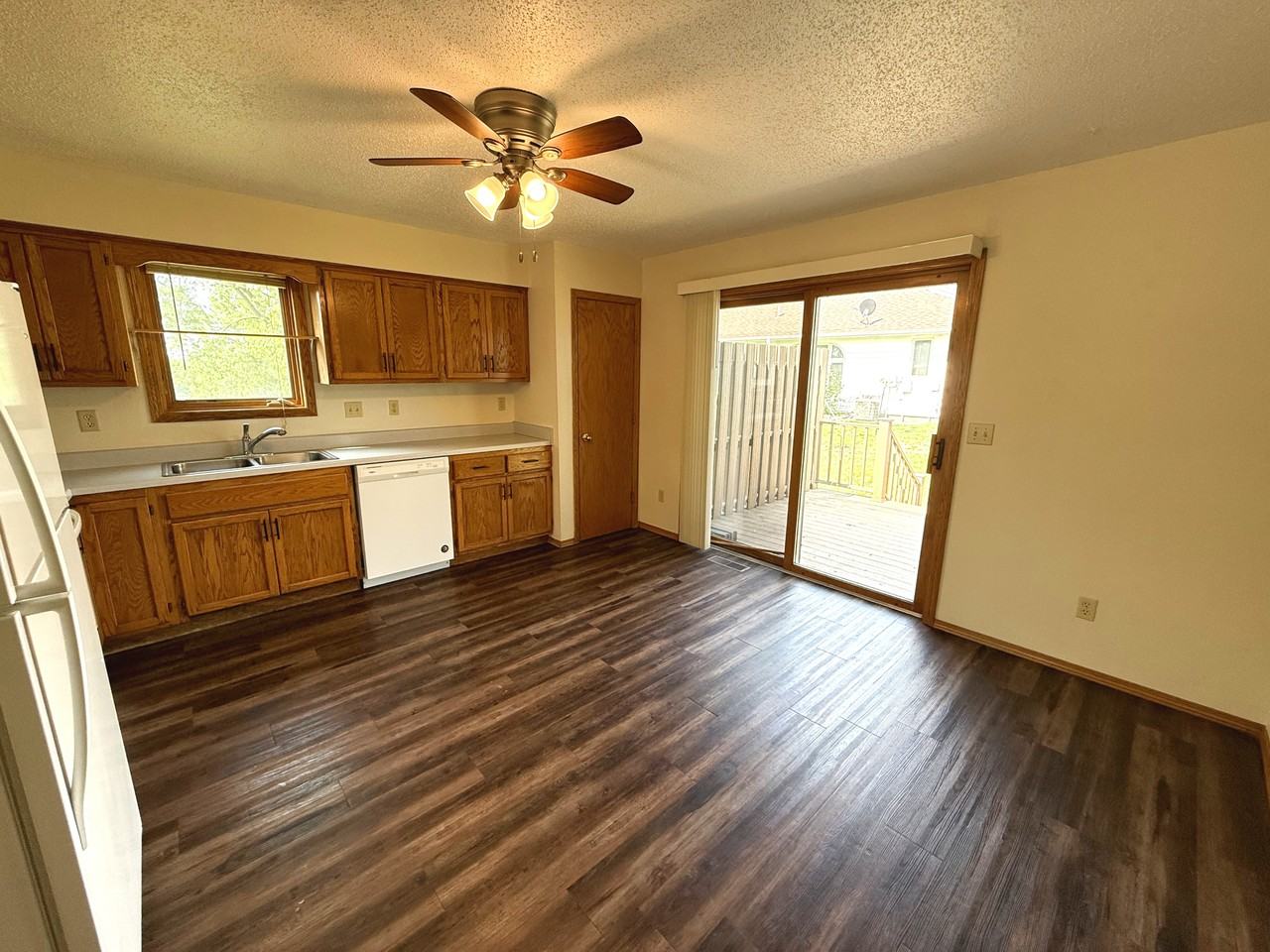 1505 E Cedar Cir #1511 - Photo 4 of 11