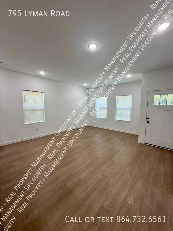 795 Lyman Rd - Photo 5 of 17
