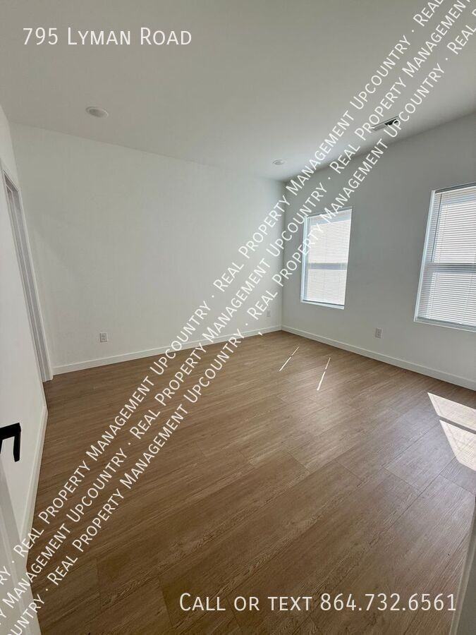 795 Lyman Rd - Photo 6 of 17