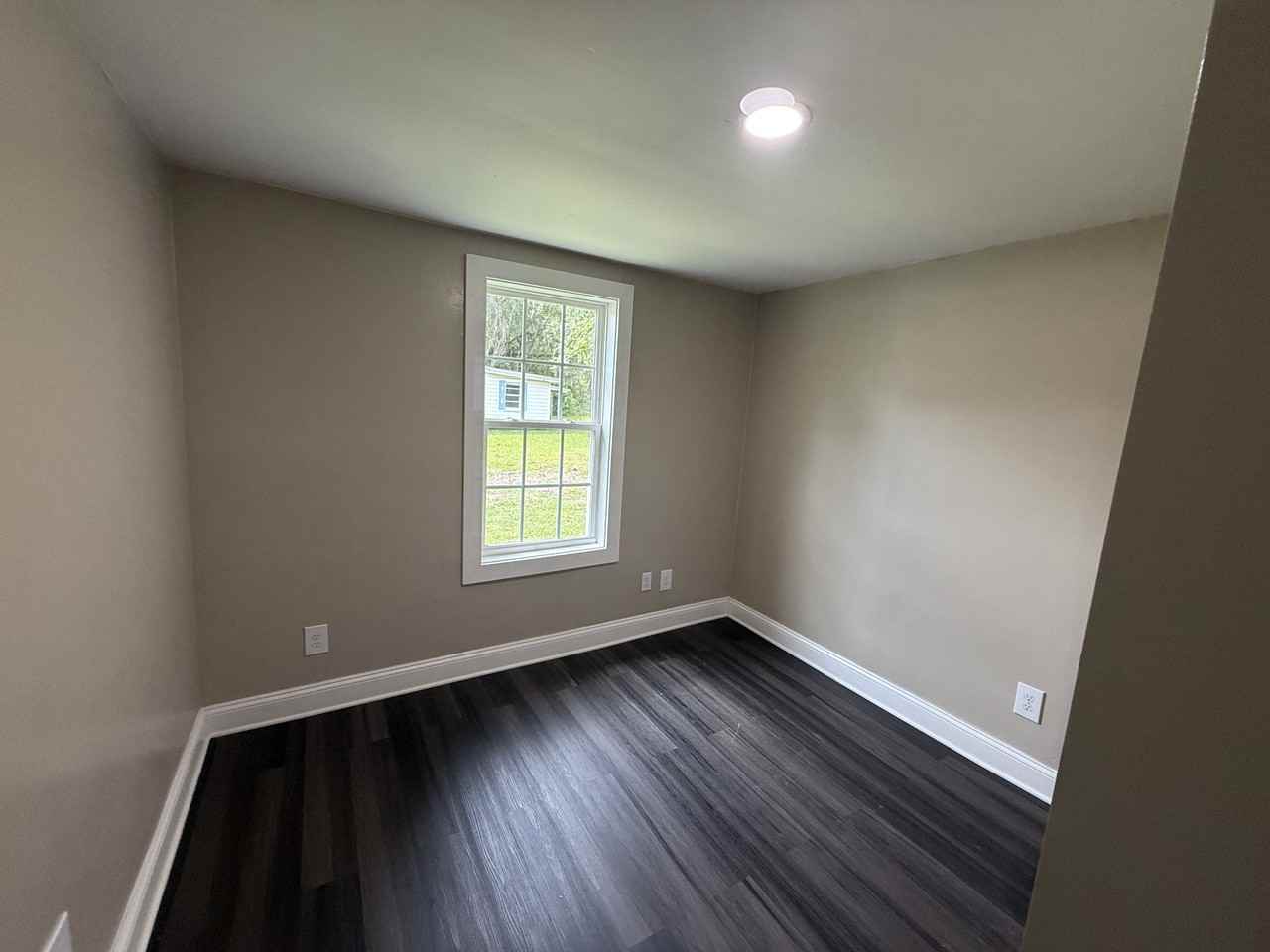 6244 New Jesup Hwy - Photo 4 of 10