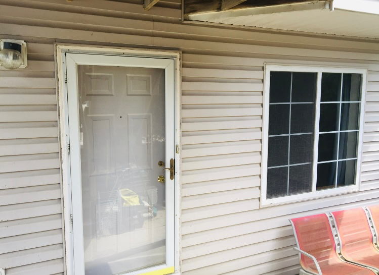 1829 S Carpenter St - Photo 2 of 10