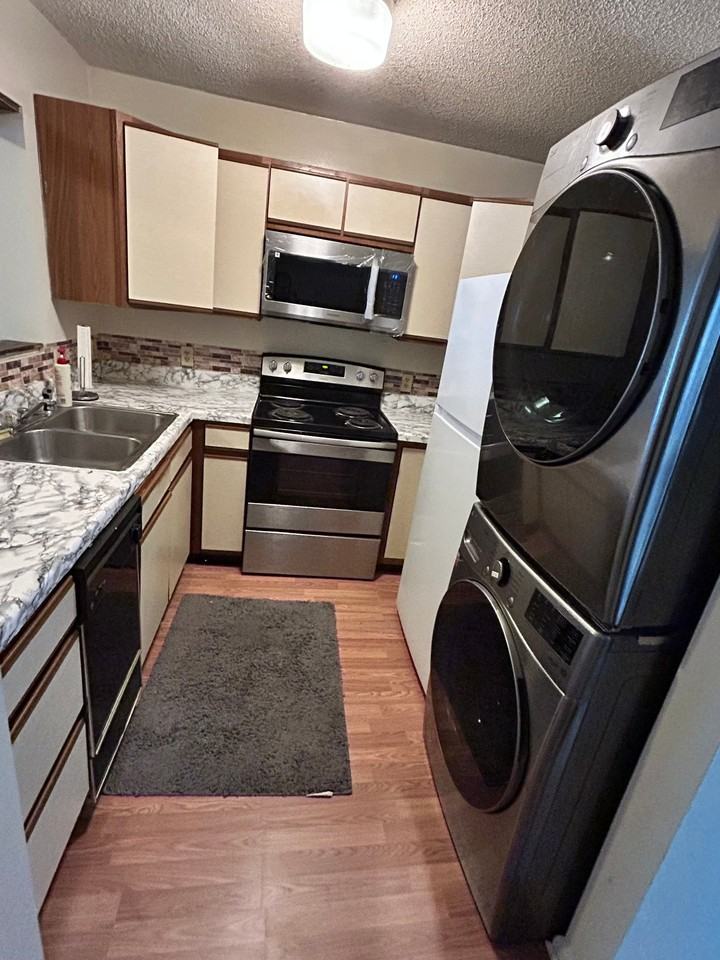 1390 Hunters Rd #G - Photo 2 of 22