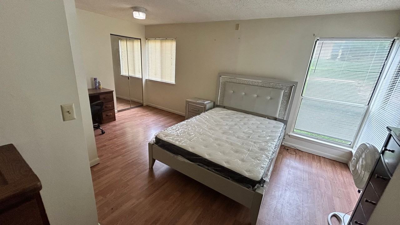 1390 Hunters Rd #G - Photo 6 of 22