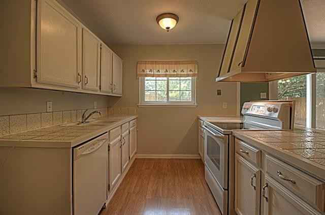 6900 Glendale Dr - Photo 4 of 11