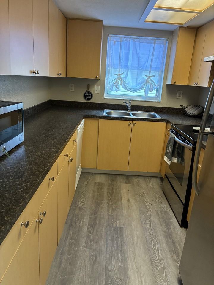 7023 Oakwood Dr - Photo 3 of 9